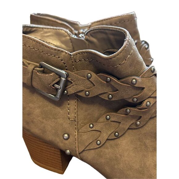 Indigo Rd. Brown Braided Ankle Boots Booties With Studs Size 7 - Picture 5 of 10